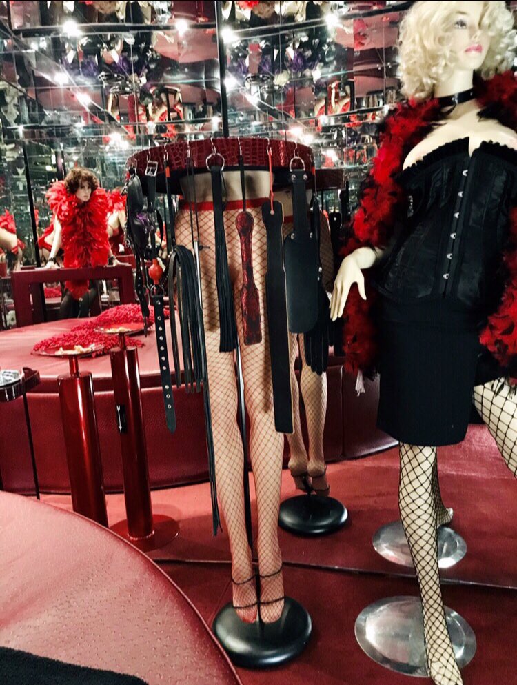 BizarradiesMUC's tweet photo. #Playrooms #sadomaso #Mietlocation
#smLocation
@DominaWorld
@DominaDir
@Hogdpy
„Eine Schwalbe macht noch keinen Sommer“ heißt es so schön. So wie trendige Möbel allein noch keine Atmosphäre machen.
Wir lieben Details und wir lieben zu inspirieren!
https://t.co/NefLUoFWaz https://t.co/5w6S64g23a