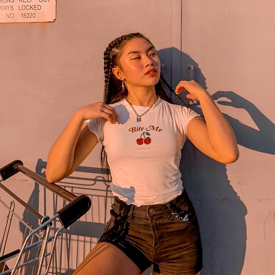 ONE OF MY FAV PHOTOS OF HER!!! SHE REALLY GOT THAT GORG SUNKISSED EFFECT ON HER!!!