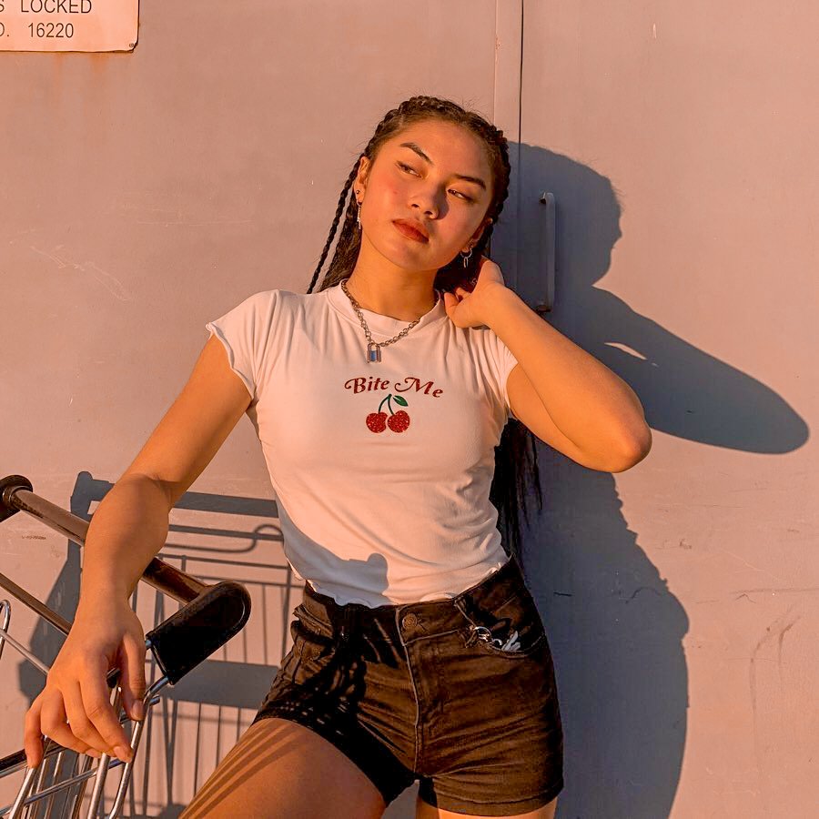 ONE OF MY FAV PHOTOS OF HER!!! SHE REALLY GOT THAT GORG SUNKISSED EFFECT ON HER!!!