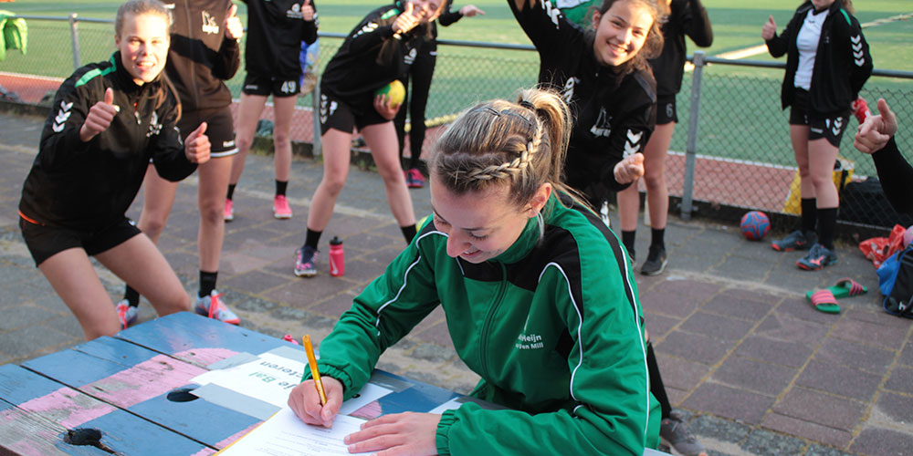 Lara Gommans versterkt trainersteam MHV’81 dlvr.it/RXFWQM