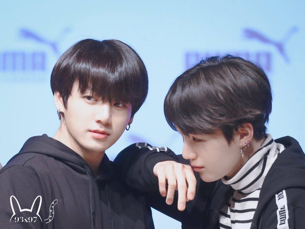 yoongi looking at koo