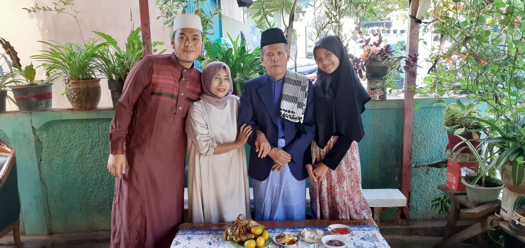 Saya dan keluarga mengucapkan "sama sama" #Lebaran1441H #LebaranGanteng