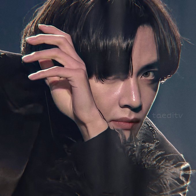VesideJ⁷ w// taehyung 🥀 tweet media