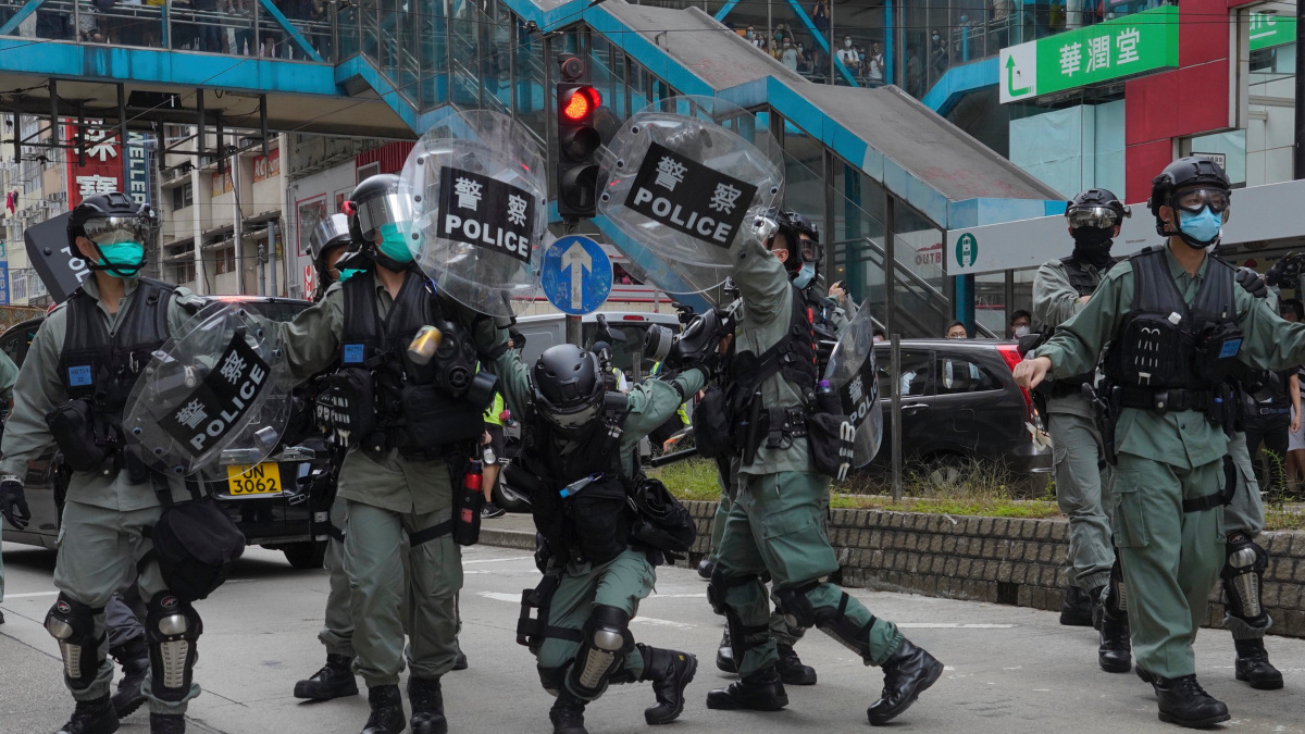 nbcchicago's tweet photo. Hong Kong Police Fire Volleys of Tear Gas at Protesters https://t.co/4qgfIVMAoJ https://t.co/DRTPxlHSbH