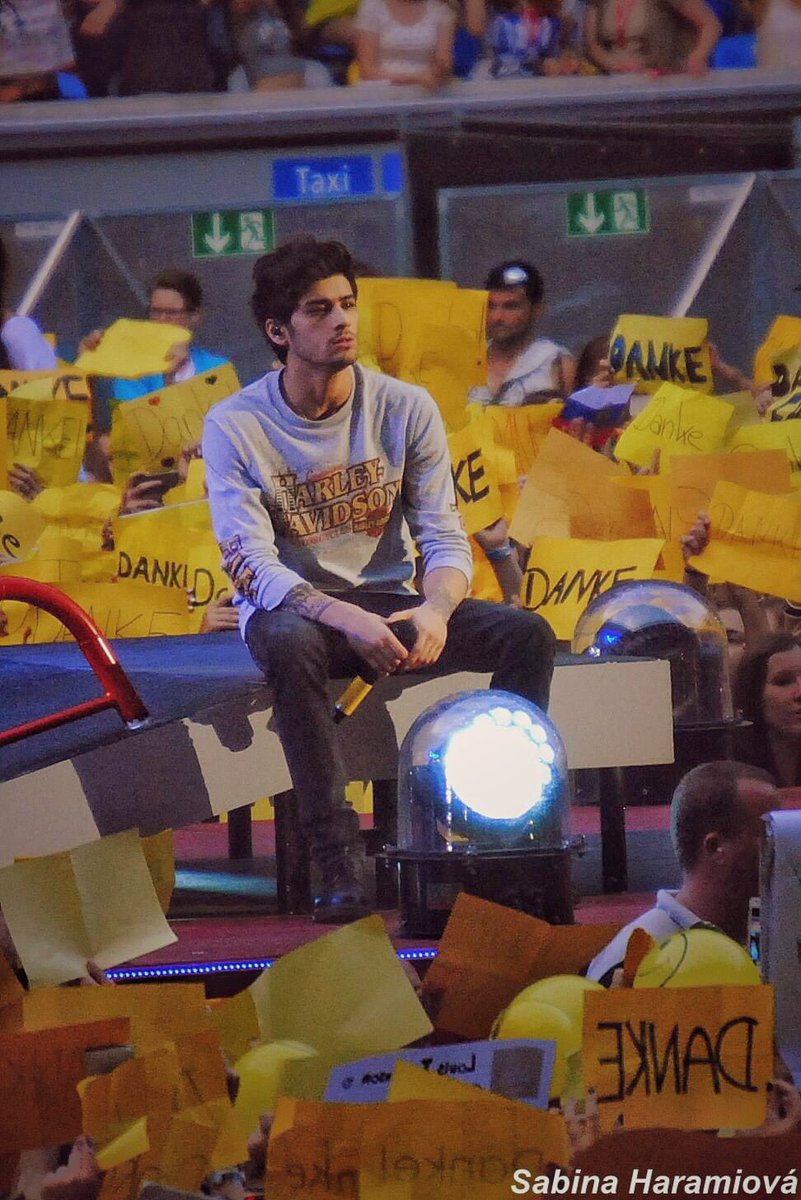 SabcaCa's tweet photo. #WeLoveYouZayn https://t.co/6SNqb9GaXt