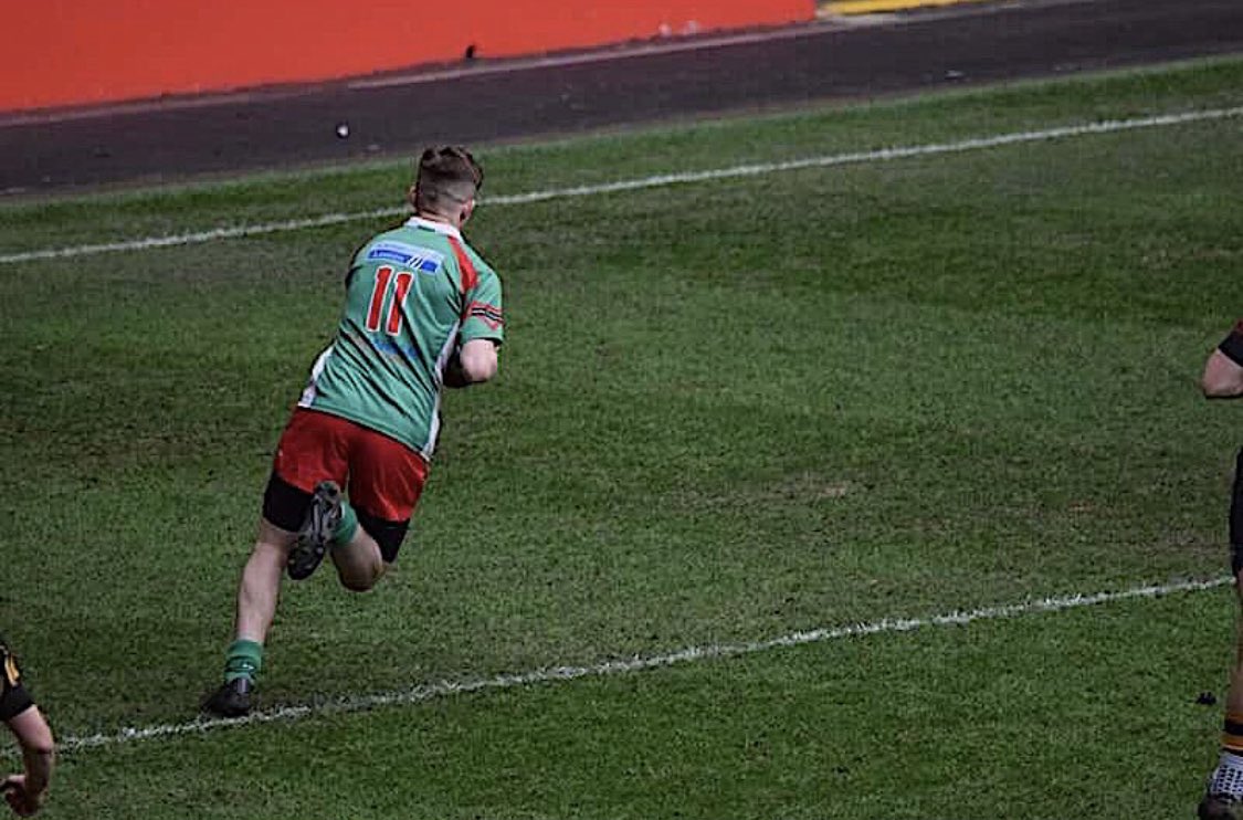 <a href="/KyleCollins109/">kyle collins smith</a> 

Kyle went to <a href="/PE_stcenydd/">St Cenydd PE</a> he played for <a href="/PenalltaRugby1/">Penallta RFC</a> &amp; <a href="/SAINTSRUGBY2/">Senghenydd RFC</a> he is currently part of the <a href="/Dragons_Academy/">Dragons Academy</a>