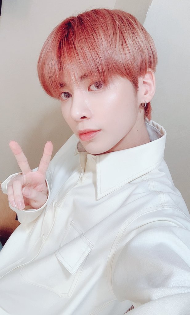 t43hyvn has always been attracted with his fellow member, hyvk4. with his broad shoulders, sharp features, his captivating voice, the way he dances, basically everything about the younger has t43hyvn in shambles. at first he would just admire the younger, fantasizing about them +