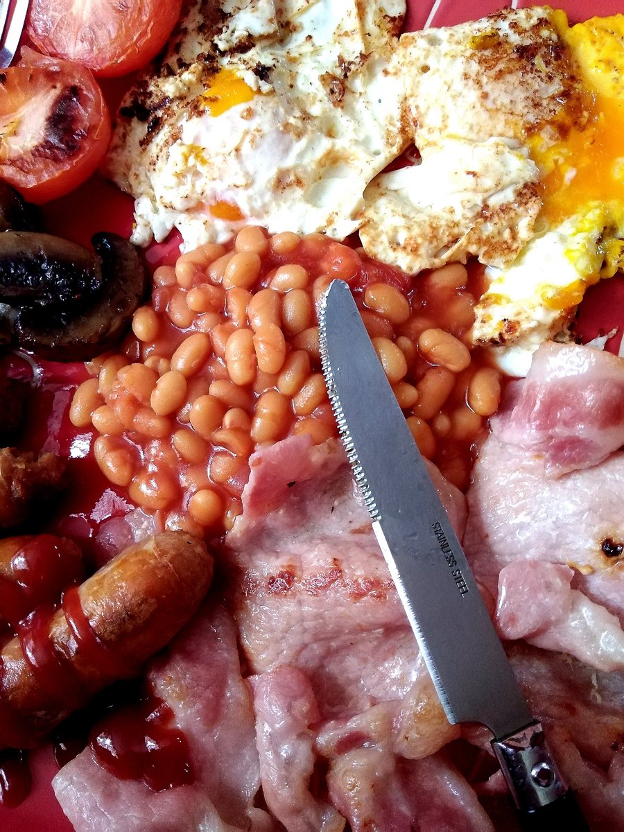 seathesam's tweet photo. Presentation and perfection be gone ๐คฃ this was needed as quickly as possible!
#Breakfast #Bacon #Eggs #Sausages #Mushroons #Tomatoes #Beans and a splash of @hawksheadrelish๐ด
Yum! ๐
#Breakfast #SundayBrunch #sundayvibes #Sunday #Food #SundayMotivation https://t.co/DqVRsvinfc