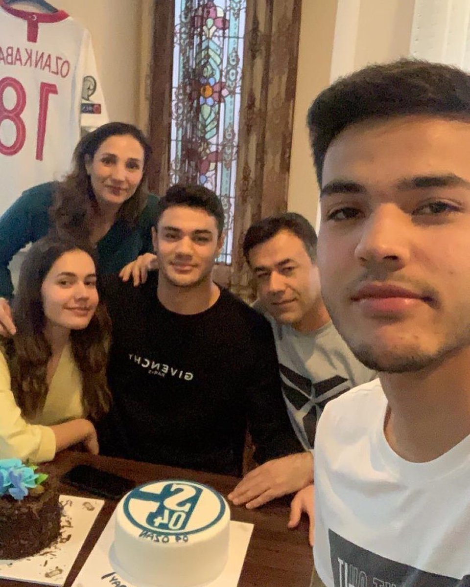 Futbolarena On Twitter Ozan Kabak Herkesin Saglikli Oldugu Tum Sevdiklerimize Icimizden Geldigi Gibi Sarilabilecegimiz Nice Bayramlar Diliyorum Https T Co Vzk4lu8cvl