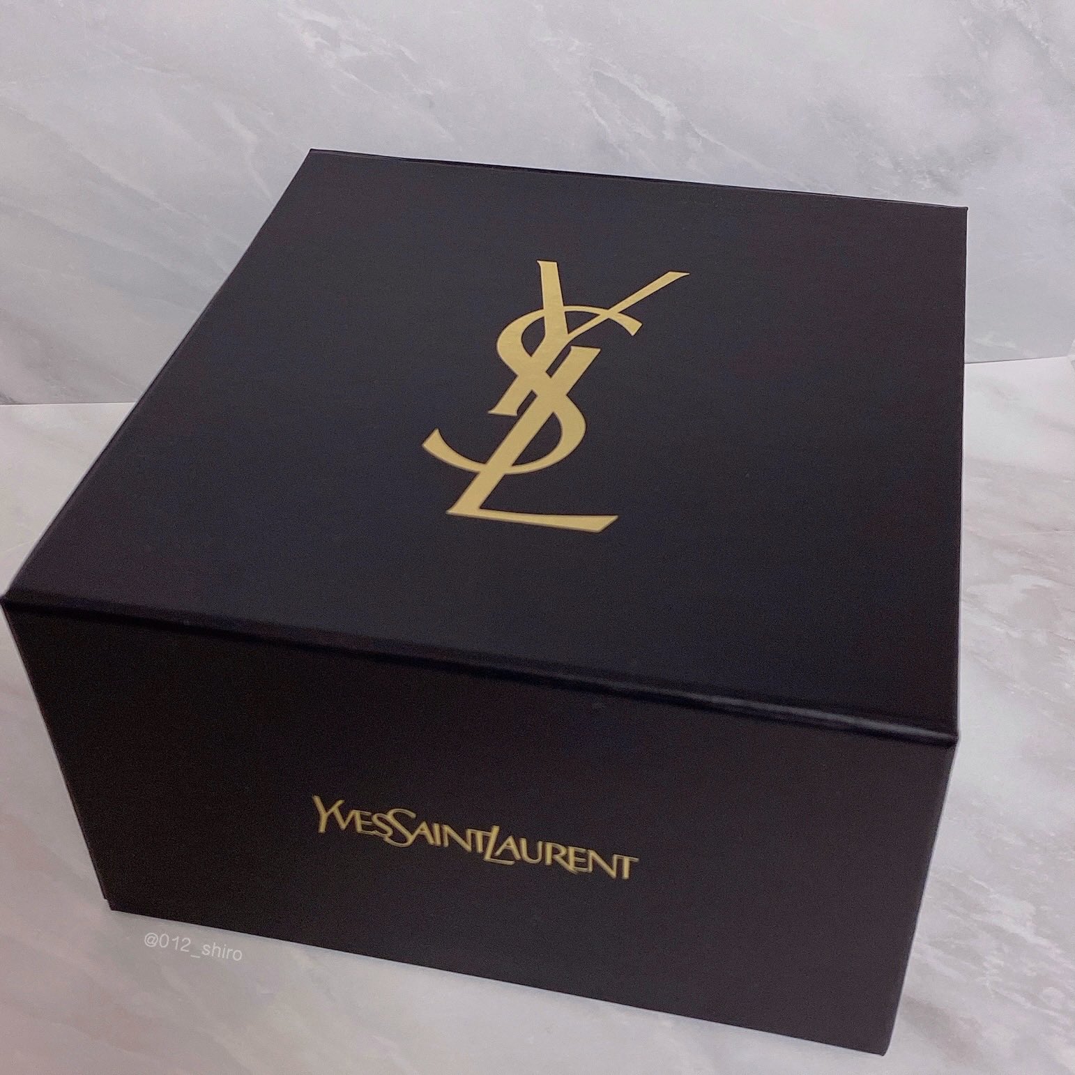 イブサンローラン タバコ 空き箱