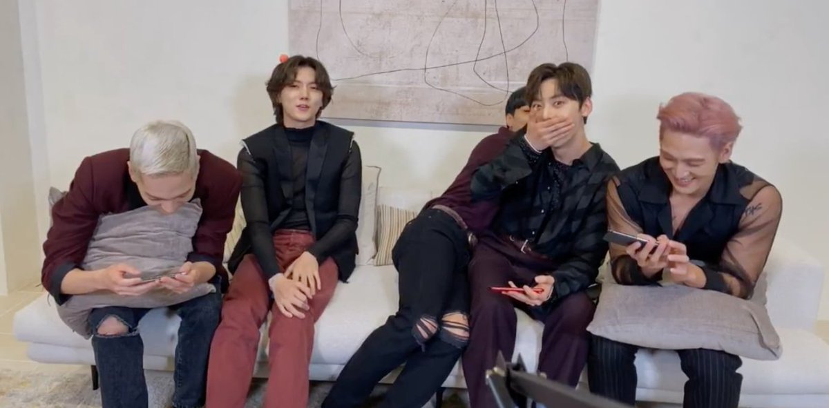 They read a comment by a love that JR has a nice body so JR said thank you and did a sitting body wave, and Minhyun's reaction from seeing JR do that  JR got shy and hid behind Minhyun hahaha #뉴이스트  #NUEST  @NUESTNEWS
