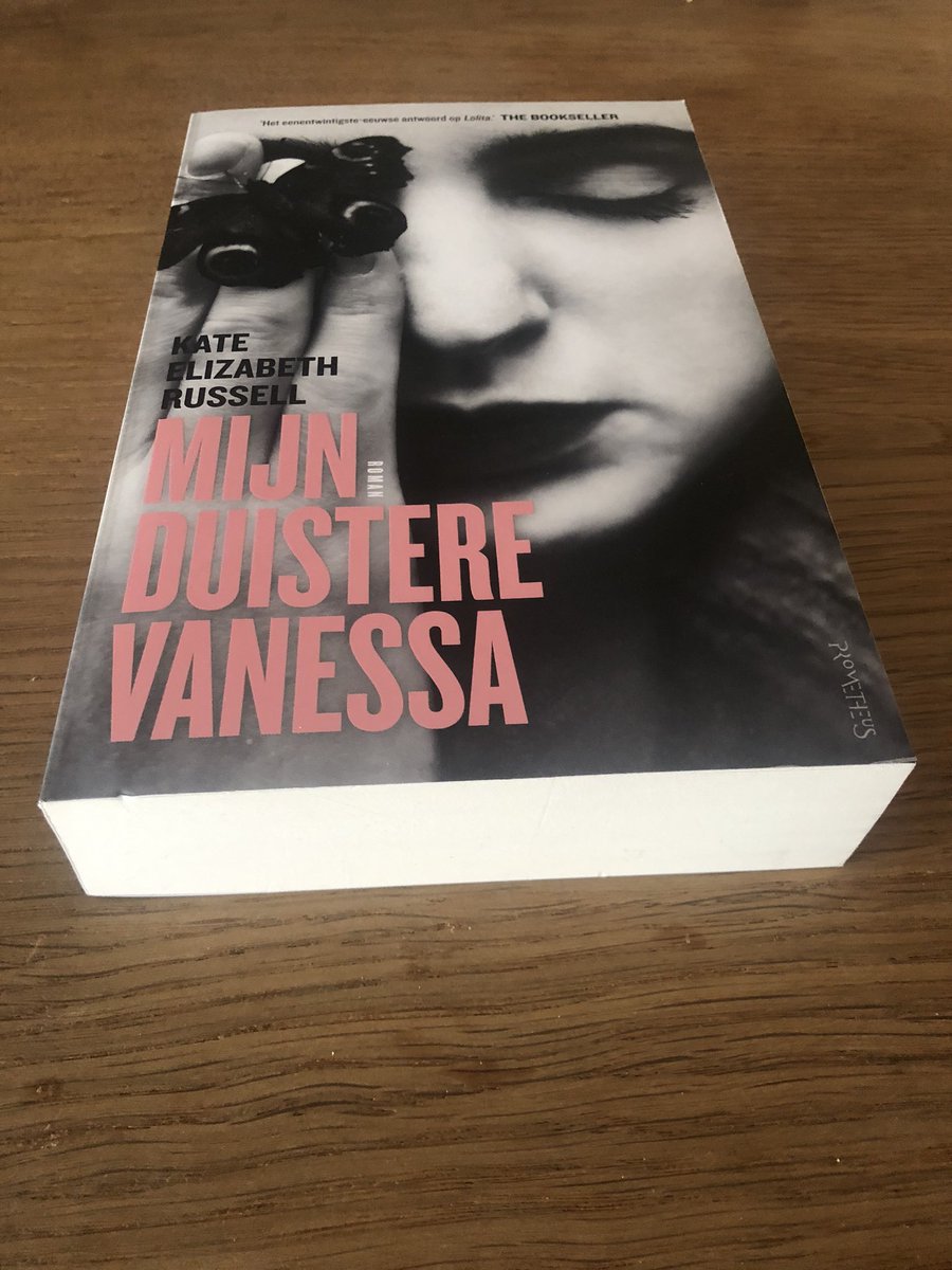NRCTwitLit's tweet photo. Met Het glazen hotel sluiten we de spontane leesclub (voorlopig) af. Volgens mij was het een succes, met veel lezers, 3300 volgers, pregnant commentaar en mooie uitwisseling van leeservaringen mbt boeken die ‘ontdekt’ werden. Alle lezers, veel dank! #mandel https://t.co/UgYXY2Df2N