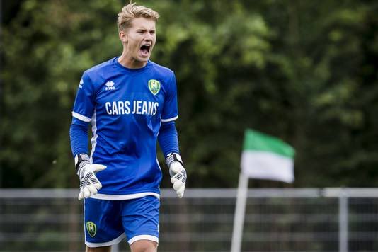 Edwin van der Sar is perhaps one of the greatest goalkeepers of all time, and played for the likes of Man United, Ajax and Juventus. His son, Joe van der Sar, is also a goalkeeper. Plays for Noordwijk in the third tier in the Netherlands