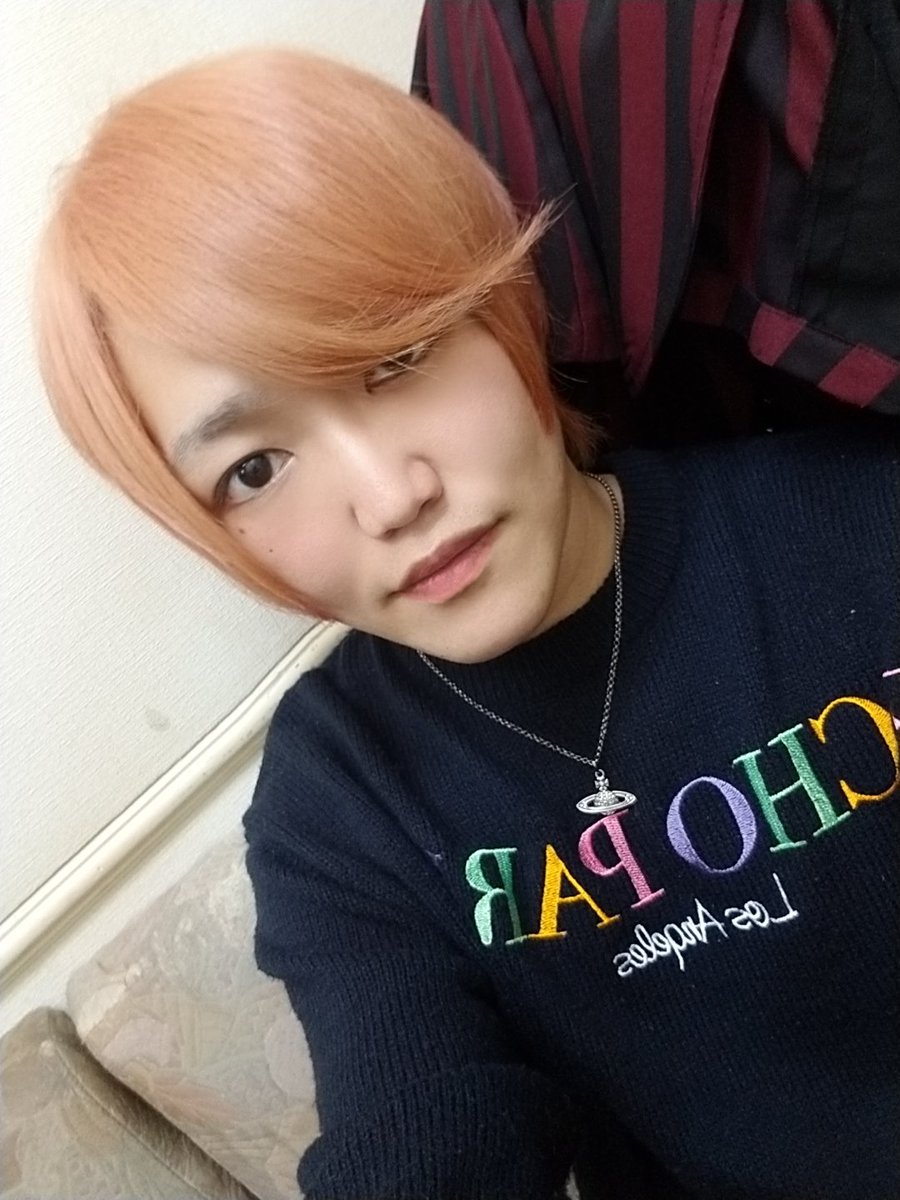 み な の け い Clublian 前髪邪魔すぎて 無理矢理曲げる 笑 髪の毛切りたいな どんな髪型にしよう