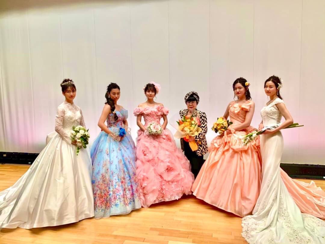 共立女子大学 共立祭21 ブライダル係 ブライダル係です 本校の卒業生で ウエディングドレスデザイナーとして有名な桂由美先生のブライダルショーを運営する係です モデルのオーディションやショーの演出など様々な事を行います ドレスが好き