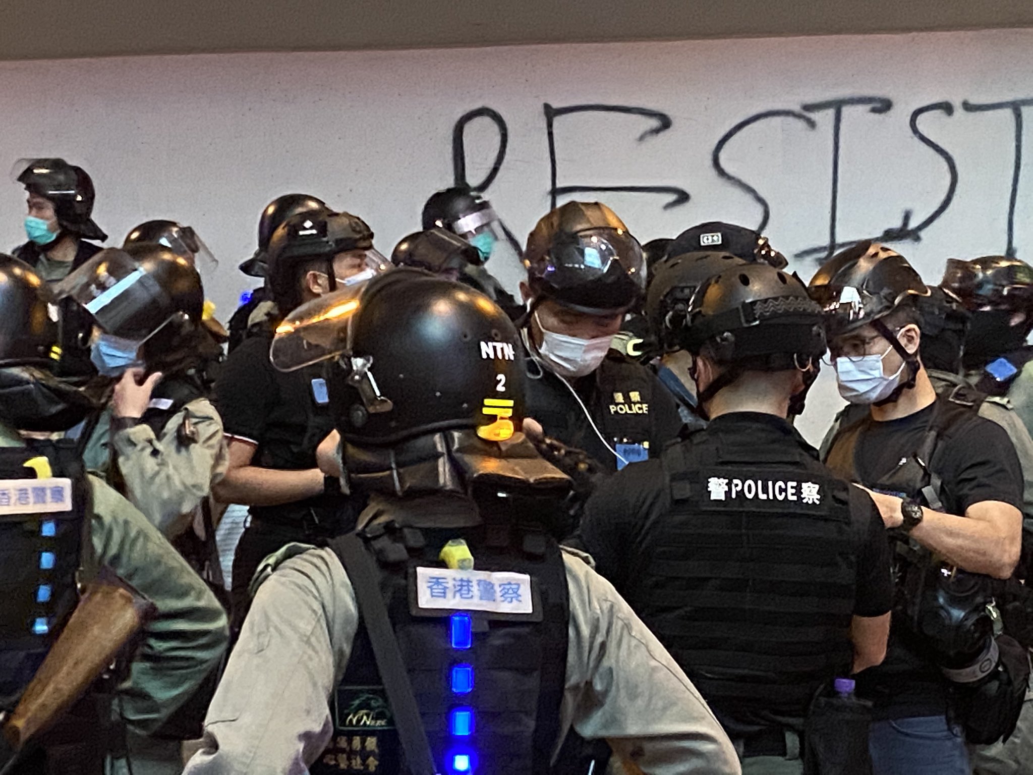 Maggieli 2 香港警察 恐怖分子https T Co Zgozev1snk Twitter