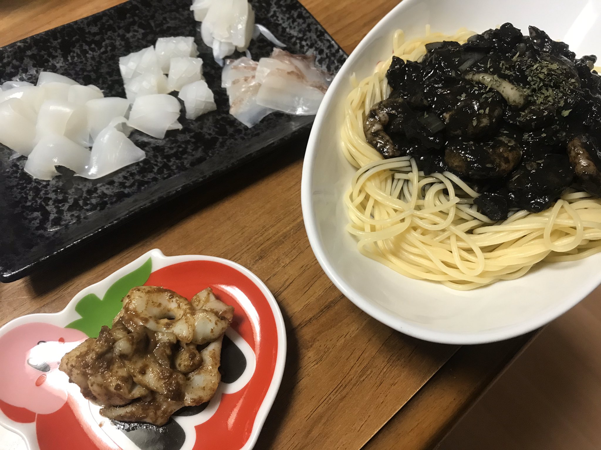 馬場 デジタル魚拓屋さん コウイカ刺身 キモバター醤油焼 イカスミパスタ 刺身は肉厚食感でうまかったけど やはりアオリの方が甘くてねっとりしてて上手い ゲソに関してはコウイカに軍配あがるかも キモバター醤油焼は大人の味 酒のつまみ パスタ