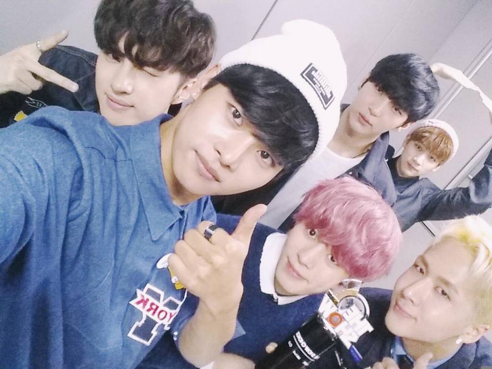 VIXX - Love EquationSay what you want abut that song, but the level of cuteness was above and beyond  #빅스와_팔년째_걷고있다  #VIXX8THANNIVERSARY