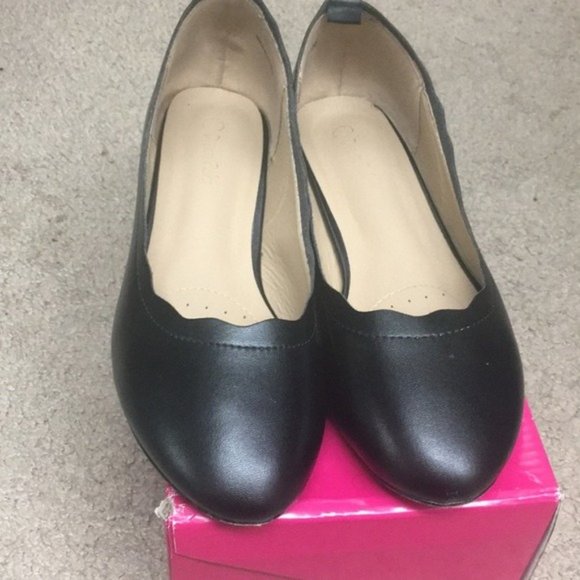 Pams1st's tweet photo. So good I had to share! Check out all the items I'm loving on @Poshmarkapp #poshmark #fashion #style #shopmycloset #dreampairs #paige #signaturebyrobbiebee: https://t.co/h7qTHrjDEo https://t.co/Vw3hmOjMzw