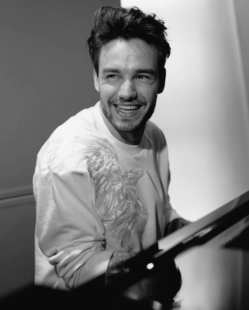 — a thread of Liam Payne, but he grows older if you keep scrolling.