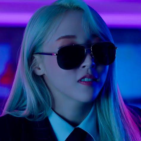 photos of moonbyul that make me say "shit im so gay" - a thread: