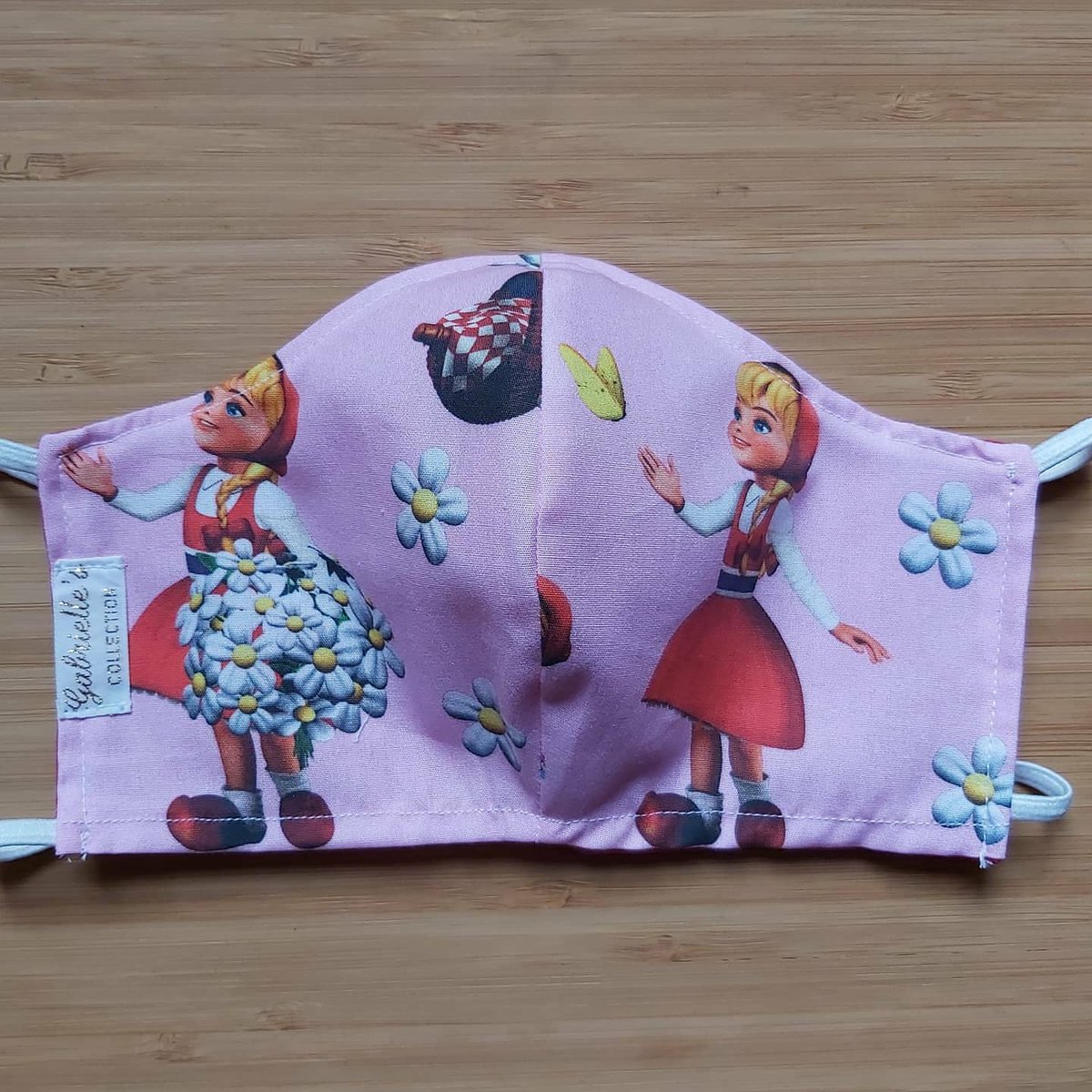 Edelweiss424's tweet photo. #Gabrielleskreaties #Gabriellekreatief #madebyGaby #anorigionalbyGaby #homemade #zelfgemaakt #naaien #kreatiefbezig  #facecover #facemask #mondkapjesmetprint #mundschutz #prevent #mondkapje #Corona #gezondheid  #socialdistance #mask #covid19 #wasbaarmondkapje #veiligheid https://t.co/GrTLwzYQbk