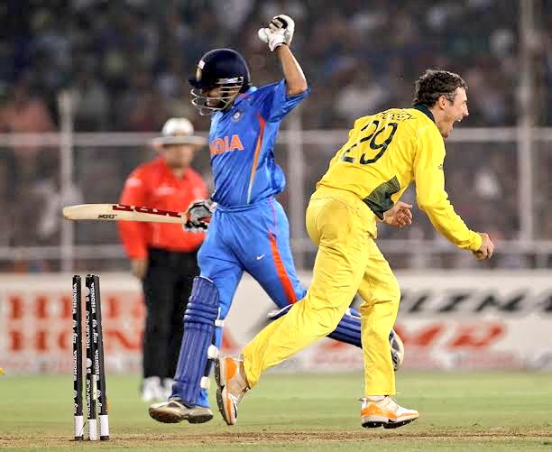 The Partnership94/2 became 143/3, 168/4, and soon became 187/5. Ind needed 73 runs off 75 balls. The ball colour resembled the pitch with bowlers like Lee, Watson, Johnson and Tait firing all cylinders. Raina joined Yuvraj in one of the best lower MO partnerships. 11/n