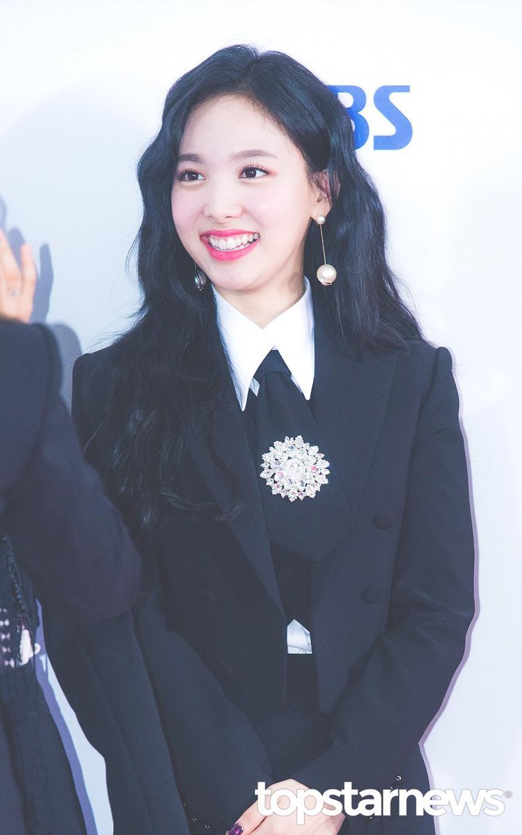 nayeon's smile but it gets bigger as you keep scrollinga thread
