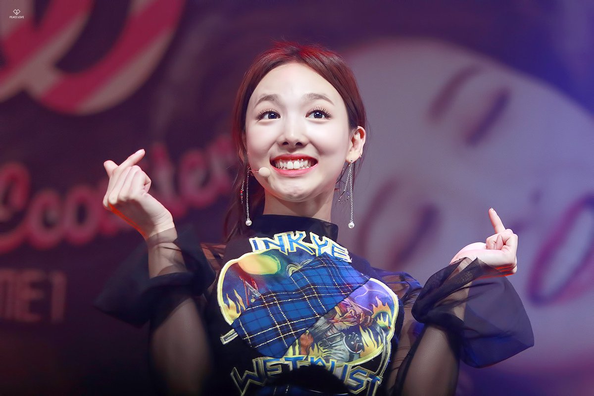 nayeon's smile but it gets bigger as you keep scrollinga thread