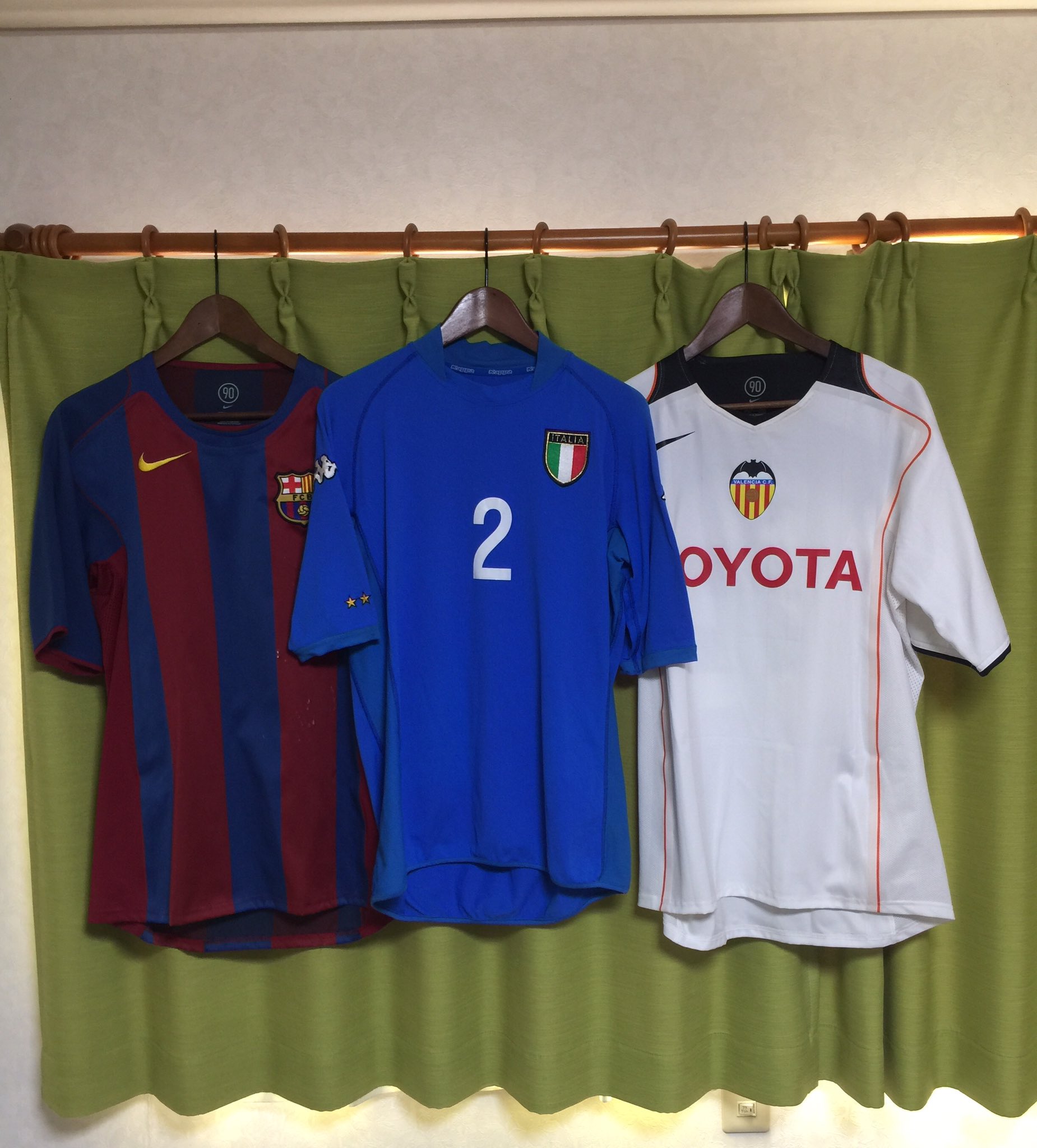 青木 剛 鹿島時代 イタリア代表と試合をした時に交換した パヌッチ選手のユニフォームが出てきた このユニフォーム 凄く伸びやすく デルピエロ選手と対峙した場面で ユニフォームを掴んだらめちゃくちゃ伸びたの思い出した 苦笑 バルセロナの背番号 青木 剛 鹿島時代 イタリア代表と試合をした時に交換した パヌッチ選手のユニフォームが出てきた このユニフォーム 凄く伸びやすく デルピエロ選手と対峙した場面で ユニフォームを掴んだらめちゃくちゃ伸びたの思い出した 苦笑 バルセロナの背番号