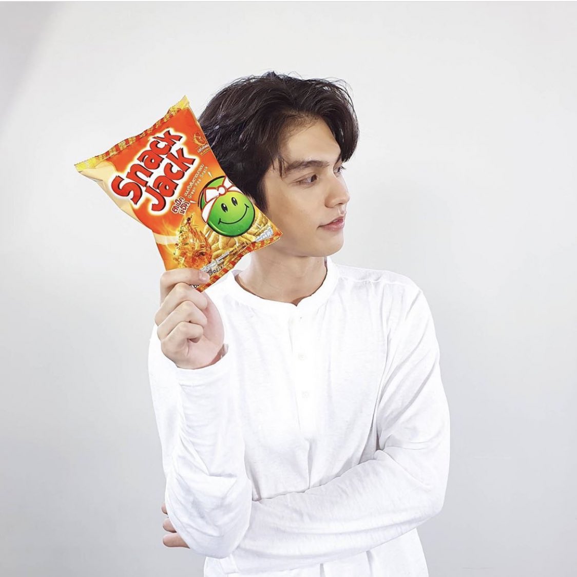 The pretty boy:-laging may gig-napapanood sa mga commercials-maraming followers sa ig-may mga ineendorse sa ig niya -maraming nagpapapicture pero di mga taga la salle-profile pic neto yung mga photoshoot niya HSBDCHDH