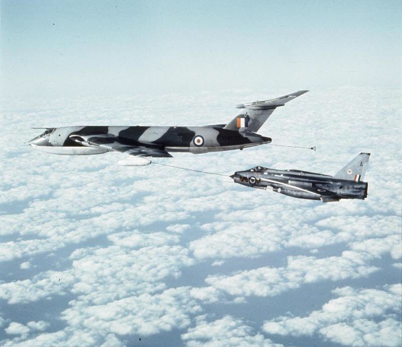 The withdrawal of the Valiant fleet also meant that the RAF had no front line tankers.So the B1 aircraft, now judged to be surplus in the strategic bomber role, were refitted for this duty.