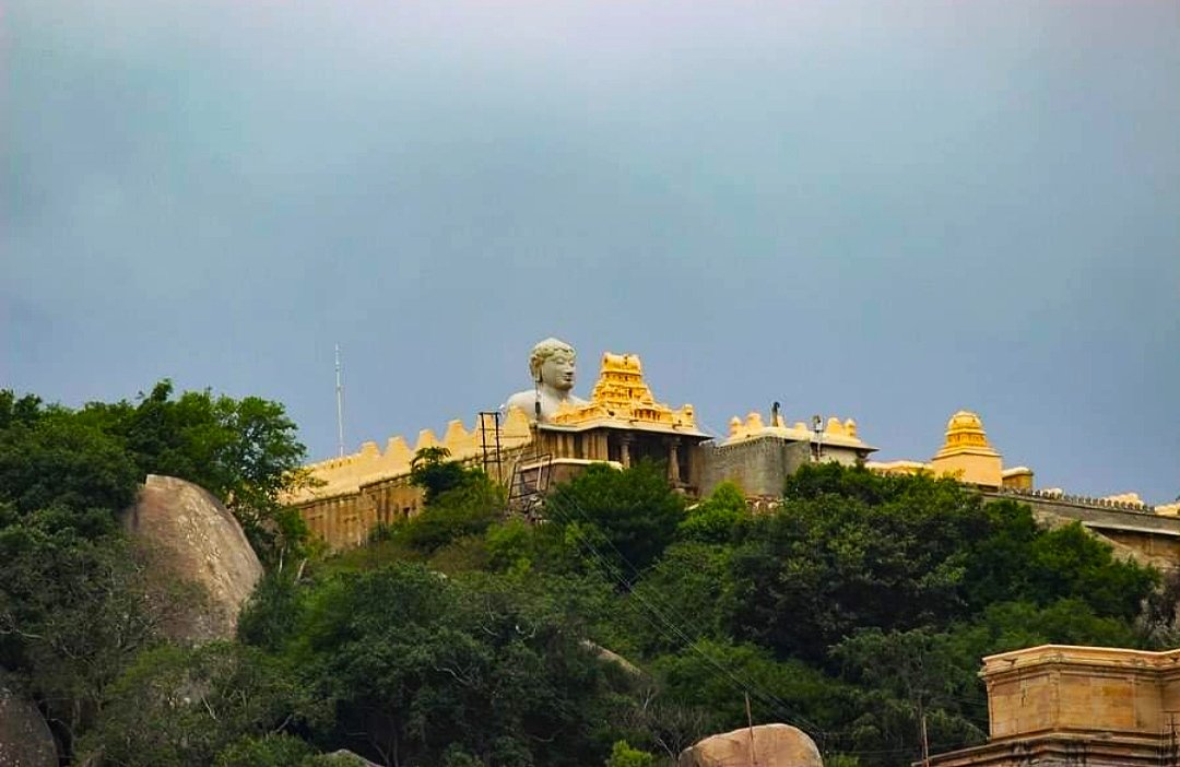 This is the most amazing part of this Temple ,From here you can view the great gomteshwara bahubali bhagwan statue.