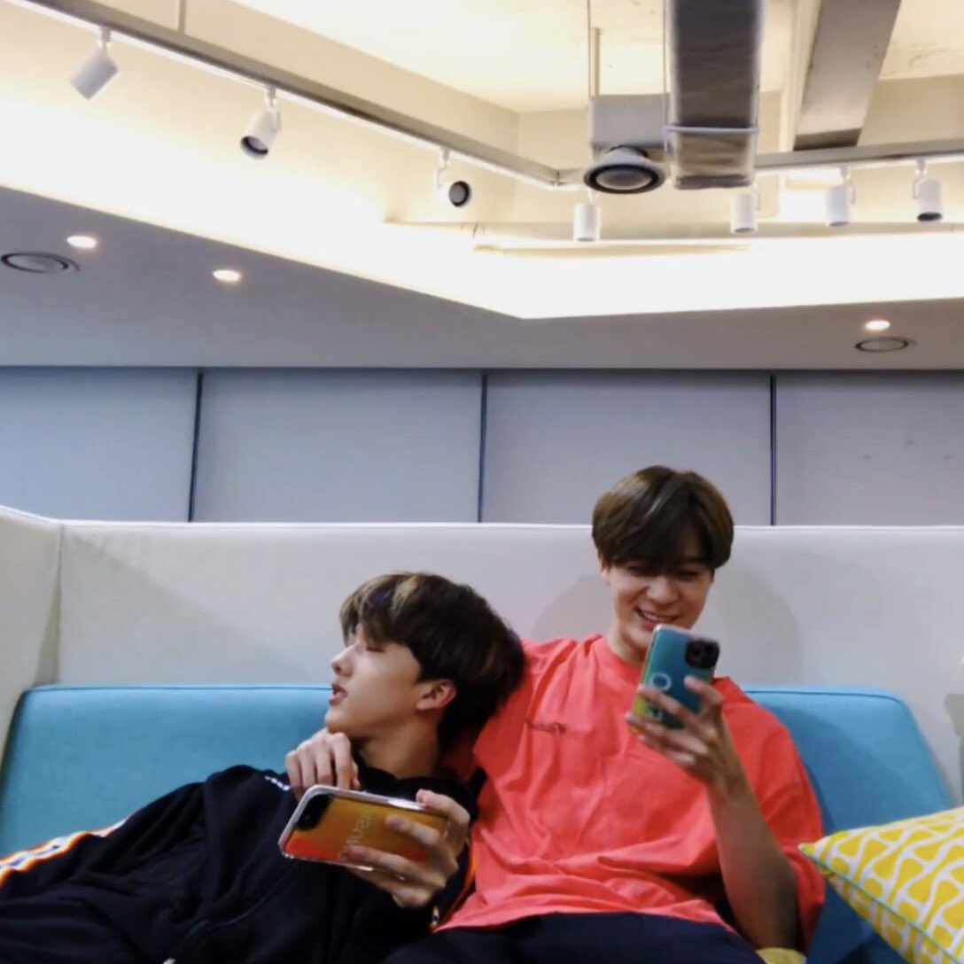 a♡리 tweet media