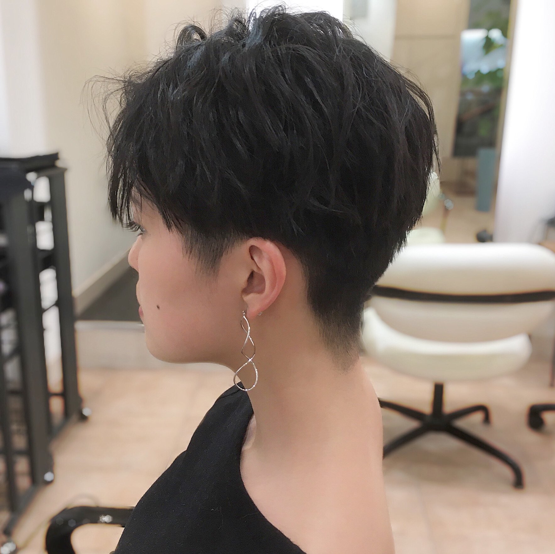 平本詠一 美容師 女子のツーブロック襟足刈り上げショート シャープなラインで女性らしく格好良く T Co Jkhro42bx5 Twitter