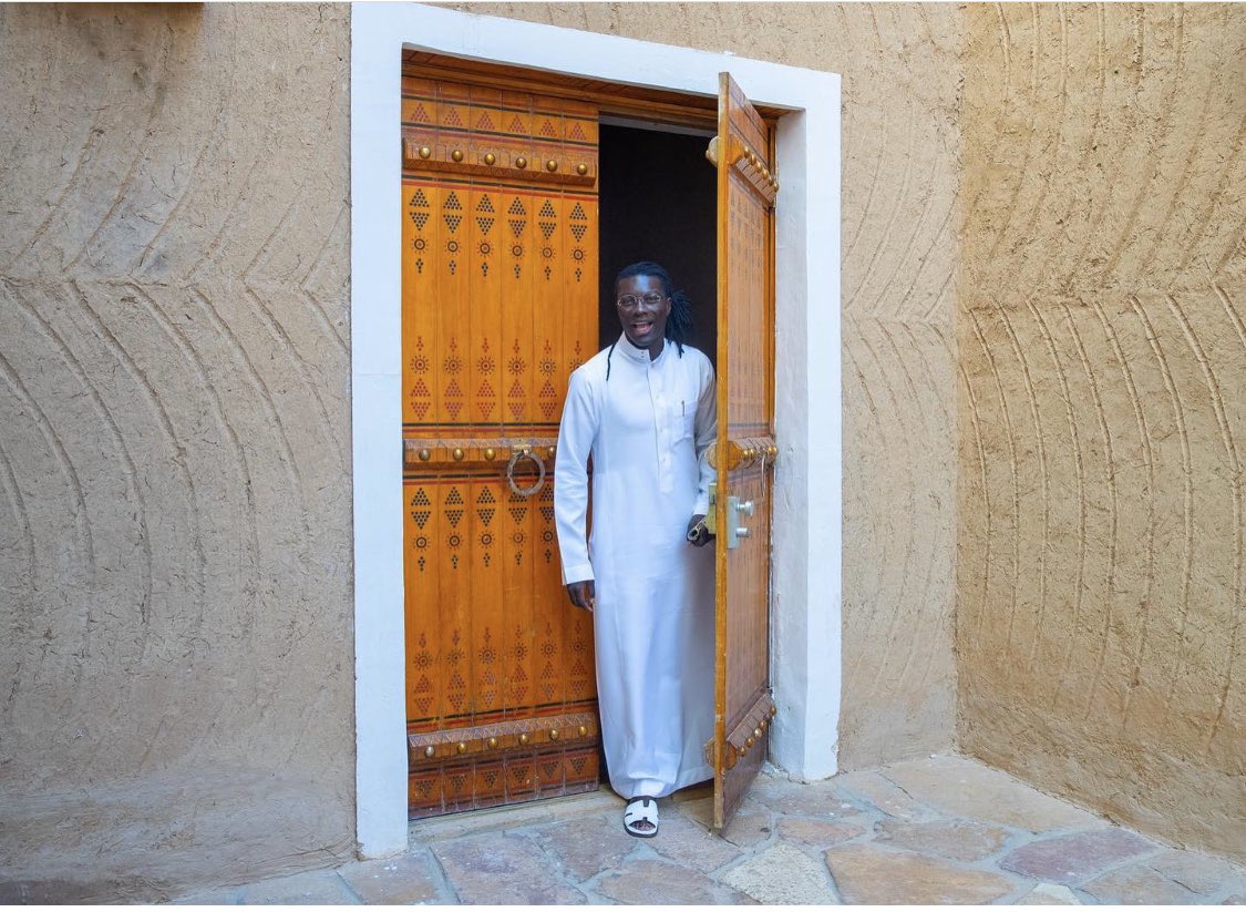 BafGomis's tweet photo. عيدكم مبارك ، و كل عام و أنتم و من تحبون  بصحه و عافيه. 🤲🏿 Wishing you an Eid that brings with it love and protection. 
Eid Mubarak to everyone 🌙 https://t.co/zNqE5BReva