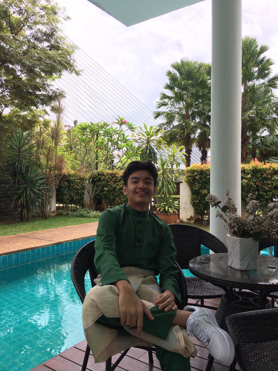 nnabiliminz's tweet photo. Aishelamat hari raya from putrajaya ✨ https://t.co/uR1GCEuhIe