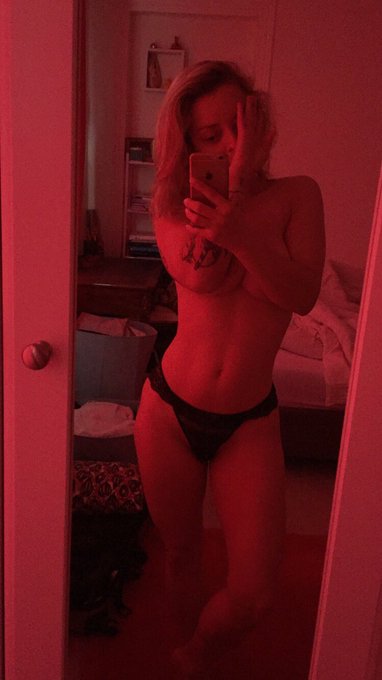 Bon dimanche &agrave; tous 🥰🥐🔥 https://t.co/yKWSqpx70D<a href="/tag/boobs"class="tags"><span>#boobs</span></a>