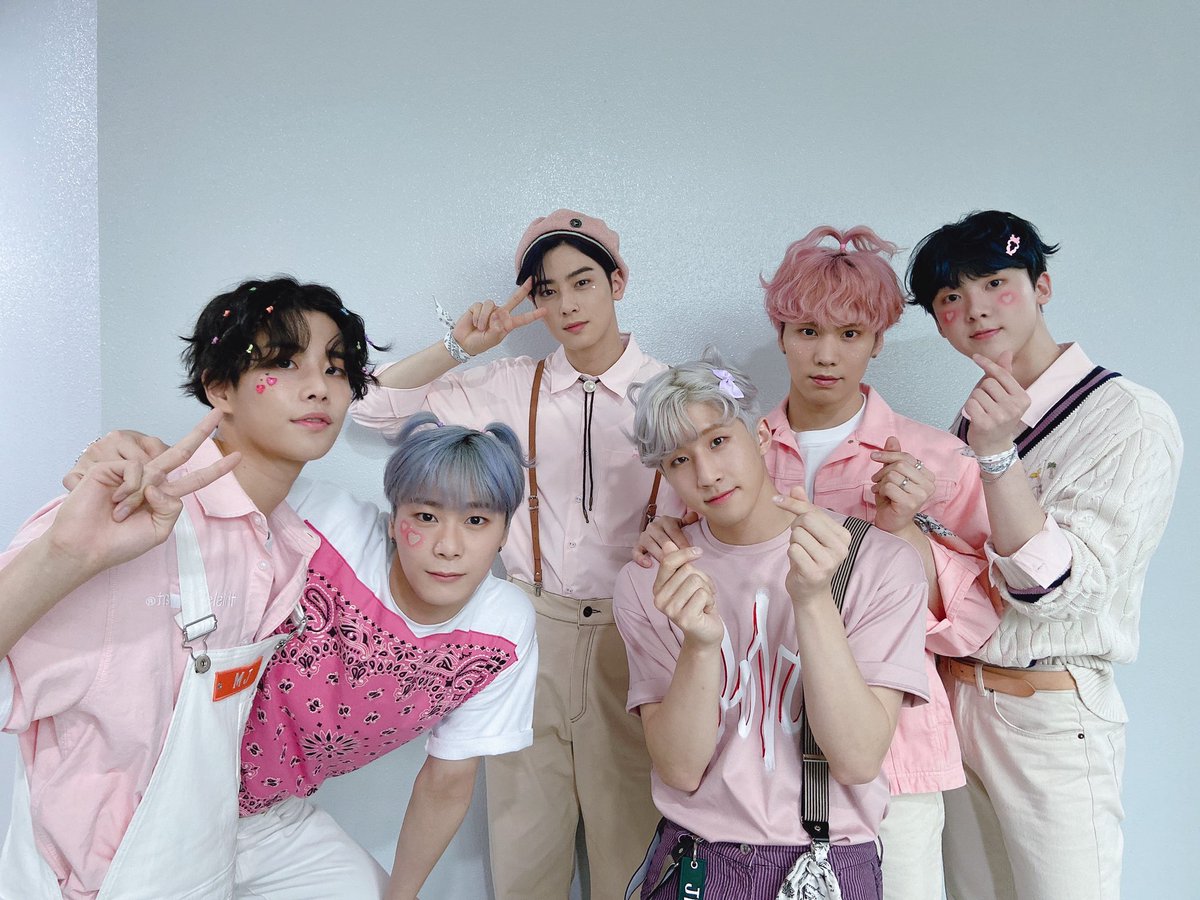 MONTHLYIDOL911's tweet photo. ** UPDATED:
ㅡ Thanks to the info that was sent to me. The Boys wardrobe is inspired from ASTRO's When You Call My Name Inkigayo Stage (Rocky, Moonbin, Sanha, Eunwoo, MJ and Jinjin respectively). Eunwoo's beret is also part of a seperate Event tab. https://t.co/6GtaZkmnBP