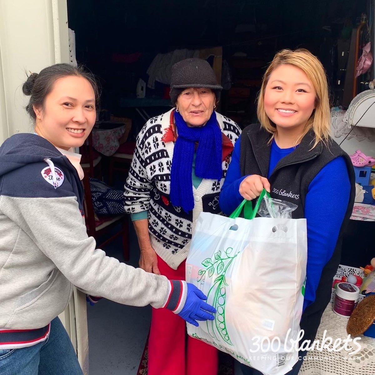 300Blankets's tweet photo. Check out the smiles of some of our friends who received an ICEOLATION Care Package this weekend! ⁣
⁣
You could help us tackle food insecurity by donating a care package for someone in need. More info: https://t.co/sepzmDz1wj https://t.co/6F7tUvYm2s