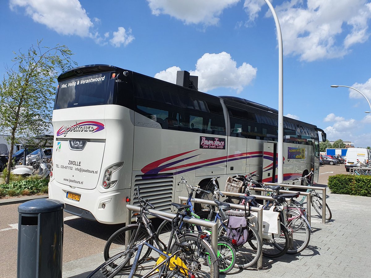 pfze's tweet photo. #bijzonderetijden #bijzonderzwolle #ontour #touringcarbedrijf_ijsseltours @bijzonderzwolle @etiennelafaille #DJ #PowerForceShowEvents #PFSE https://t.co/QXcIJYSCFs