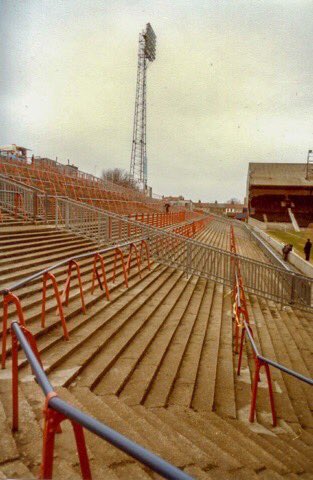 If only uncle Ron had put a roof on the bugger whilst it was a terrace  #cpfc  #holmesdale