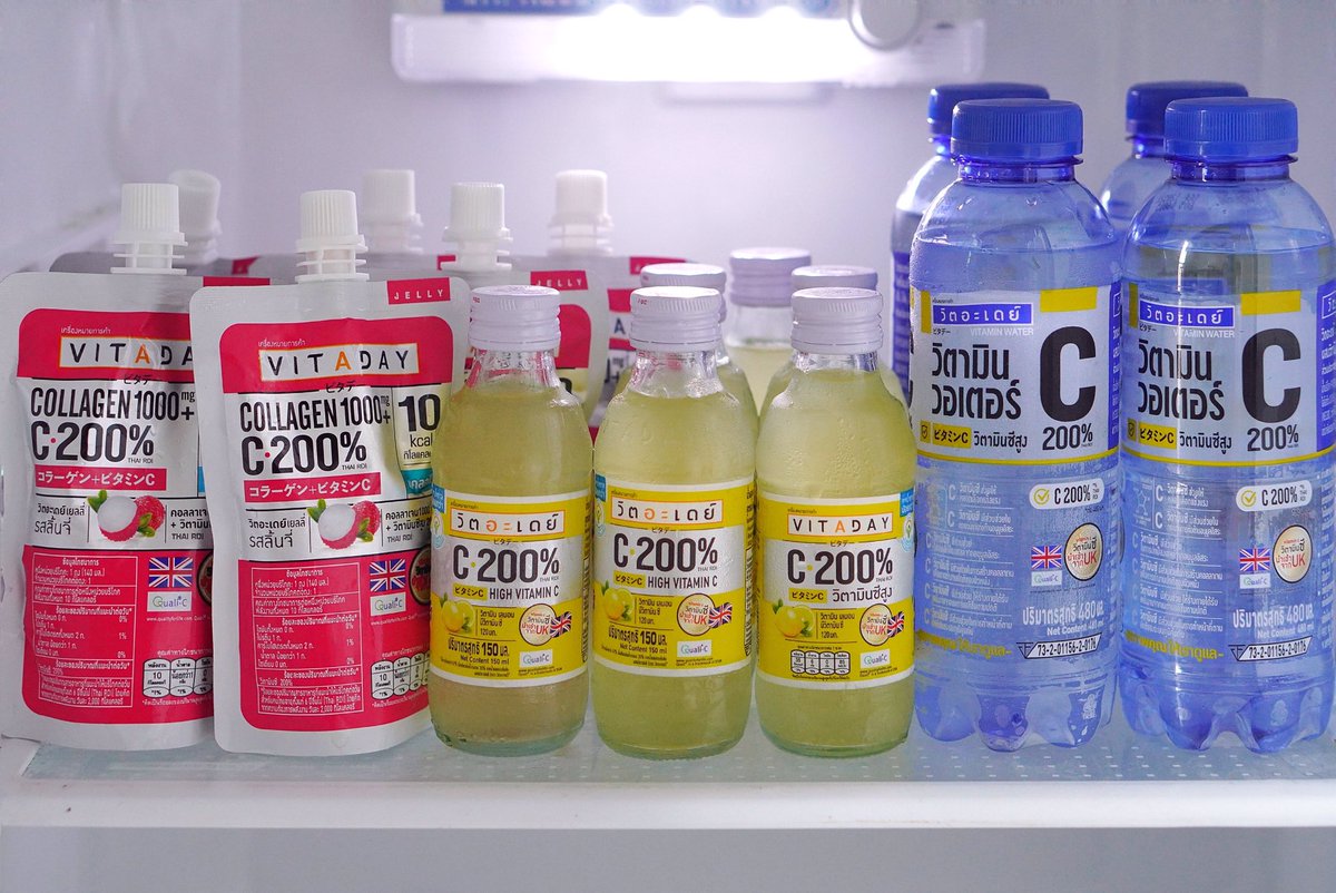 ReviewAroii's tweet image. น้ำขึ้นให้รีบตัก วิตอะเดย์ลดจัดหนักให้รีบตุน! ใครชอบน้ำวิตามินของวิตอะเดย์ เข้า 7-11 ด่วน ตอนนี้มีโปรลดราคา เมื่อซื้อ 2 ชิ้นทุกอย่าง (ตอนนี้ตู้เย็นคือแน่นมาก) 

เลมอนวิตามินซี (ขวดแก้ว) 2 ขวด 25 บ.
เยลลี่ 2 ห่อ 30 บ.
วิตามินวอเตอร์ 2 ขวด 30 บ.