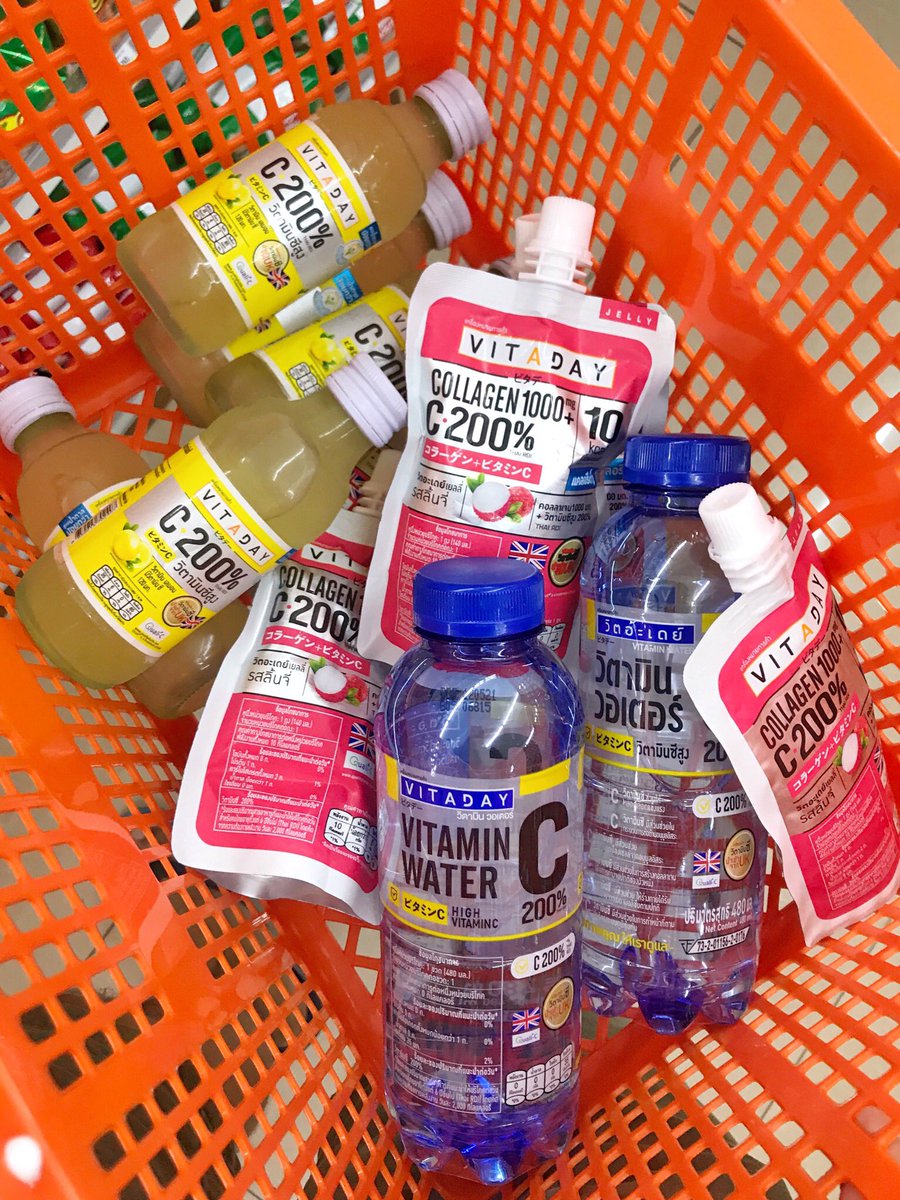 ReviewAroii's tweet image. น้ำขึ้นให้รีบตัก วิตอะเดย์ลดจัดหนักให้รีบตุน! ใครชอบน้ำวิตามินของวิตอะเดย์ เข้า 7-11 ด่วน ตอนนี้มีโปรลดราคา เมื่อซื้อ 2 ชิ้นทุกอย่าง (ตอนนี้ตู้เย็นคือแน่นมาก) 

เลมอนวิตามินซี (ขวดแก้ว) 2 ขวด 25 บ.
เยลลี่ 2 ห่อ 30 บ.
วิตามินวอเตอร์ 2 ขวด 30 บ.