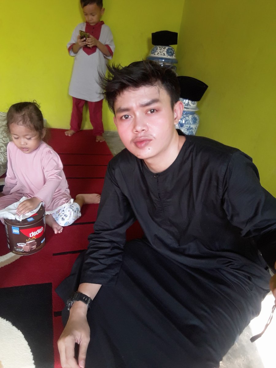Bayuwaraa's tweet photo. Happy Ied Mbrq https://t.co/FxW583sSEe