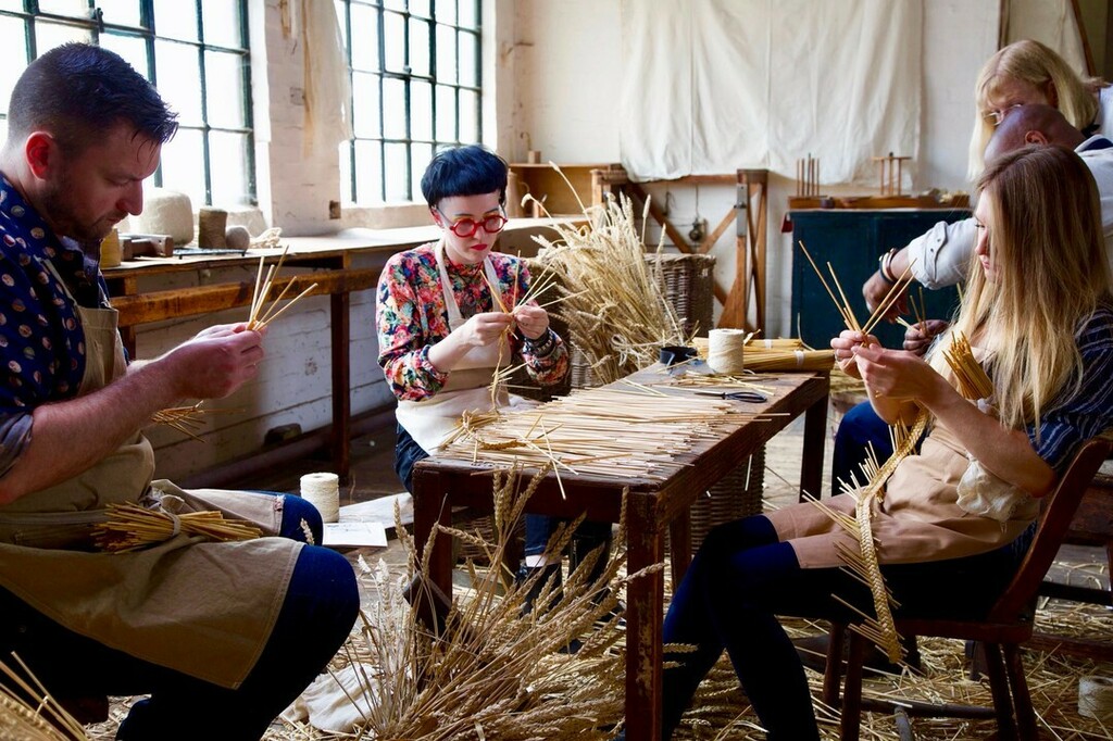 Throw back to making straw hats from scratch in Luton on @bbctwo Made in Great Britain ❤️ That was hard work! Missing my fellow makers! @kvblacksmith @diamondawlworkshop @charltonnicoll XXX⁠
#madeingb #throwback #history #tv instagr.am/p/CAkCkeYHoBc/