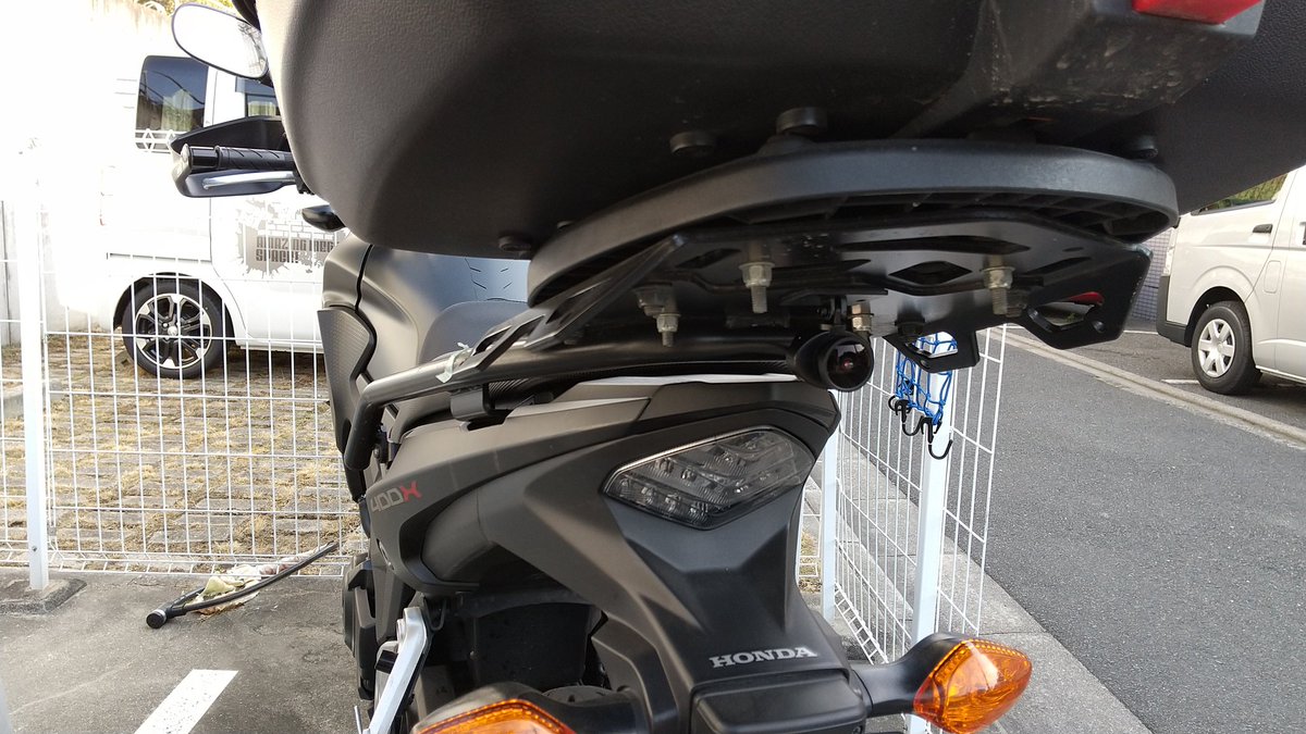 koss_z's tweet photo. 前後撮影出来るバイク用ドライブレコーダーを買ったので、何とか取り付けてみた! https://t.co/sUet4Mhjpi