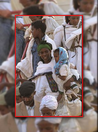 Ethiopian Jews come off a Boeing Jet at an air force base after arriving on  #OperationSolomon, from Addis Ababa.