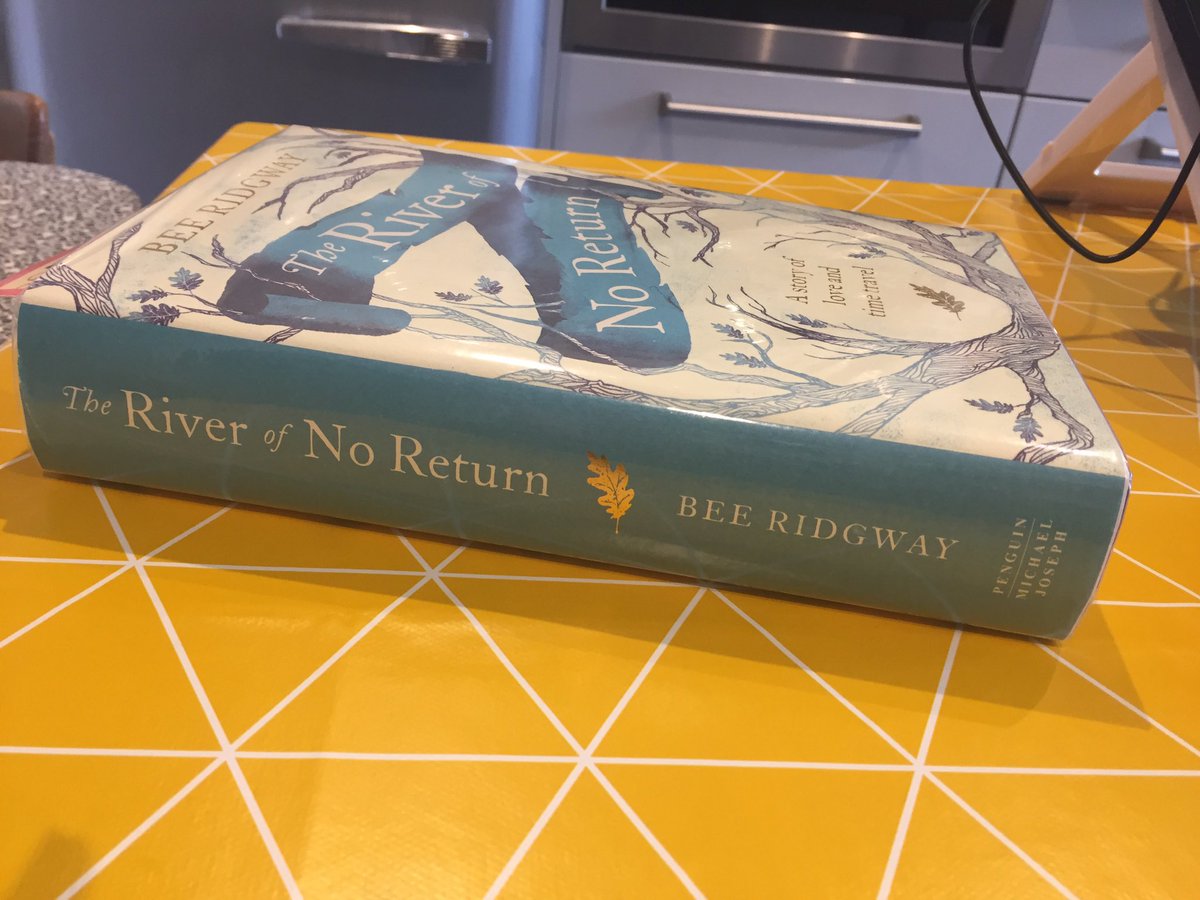 SpectralHeron's tweet photo. Anyone else choosing lockdown reading by the size of the book? As a commuter I’m trying to get through all the weighty stuff before going to work in the office #fatbooks #bigbooks https://t.co/S4hUIJ1WG9