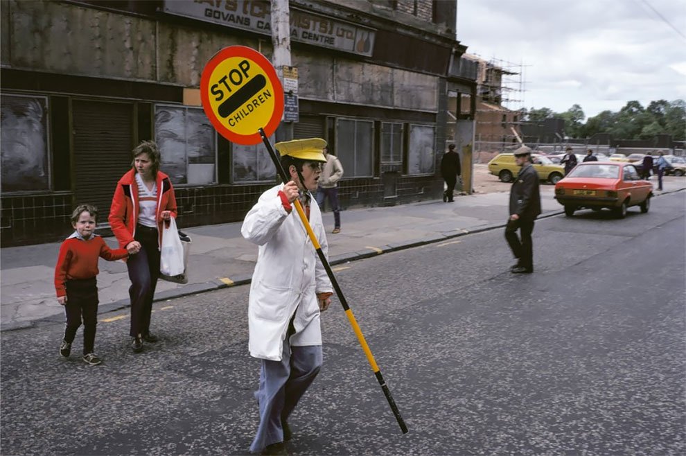 Raymond Depardon is a well known photojournalist in France. As part of the Magnum photo agency covered the Algerian war, Chad, Angola and many other conflict areas. Asking him to take photos of the tourist spots of Glasgow was an unusual brief.